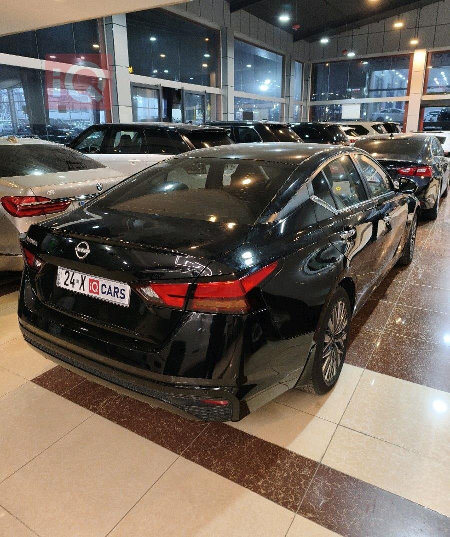 نيسان ألتيما